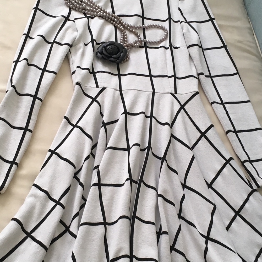 Ali Ro window panel dress - Picture 8 of 8